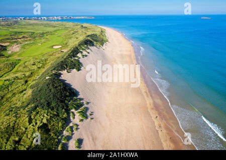 Portrush West Strand e Royal Portrush Golf Club, la Causeway Coast, Irlanda del Nord Foto Stock