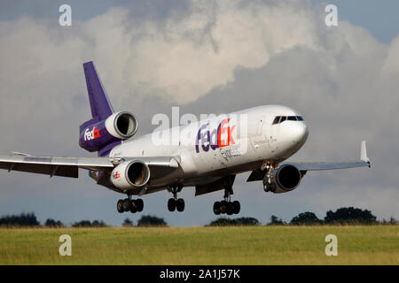 N598FE Federal Express (FedEx) McDonnell Douglas MD-11F48597 nc ln540 arrivando all'aeroporto di Londra Stansted Essex Foto Stock