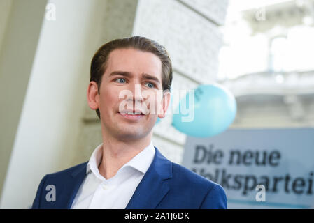 Vienna, Austria. Il 27 settembre, 2019. Partito popolare austriaco leader Sebastian Kurz arriva alla conferenza stampa davanti a Domenica's snap elezioni parlamentari. Credito: SOPA Immagini limitata/Alamy Live News Foto Stock