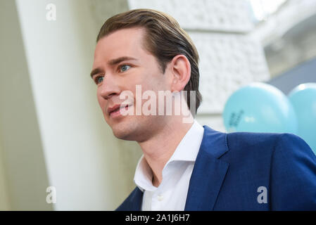 Vienna, Austria. Il 27 settembre, 2019. Partito popolare austriaco leader Sebastian Kurz arriva alla conferenza stampa davanti a Domenica's snap elezioni parlamentari. Credito: SOPA Immagini limitata/Alamy Live News Foto Stock