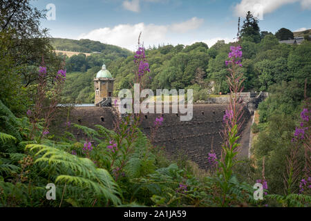 Pen y Garreg dam alla testa del serbatoio Penygarreg nell'Elan Valley, il Galles Centrale. Foto Stock