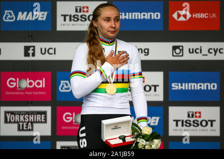 Harrogate, Regno Unito. Il 27 settembre 2019. Megan Jastrab degli USA prende d'oro nel 2019 i Mondiali di ciclismo su strada 2009 Womens Junior la gara su strada. Settembre 27, 2019 Dan-Cooke credito/Alamy Live News Foto Stock