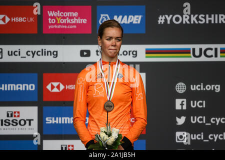 Harrogate, Regno Unito. Il 27 settembre 2019. Lieke Nooijen dei Paesi Bassi prende il bronzo nel 2019 i Mondiali di ciclismo su strada 2009 Womens Junior la gara su strada. Settembre 27, 2019 Dan-Cooke credito/Alamy Live News Foto Stock