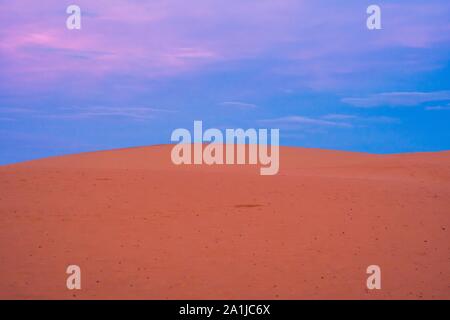 Il Deserto Rosso in Vietnam all'alba. Guarda come il deserto a freddo su Marte. Foto Stock