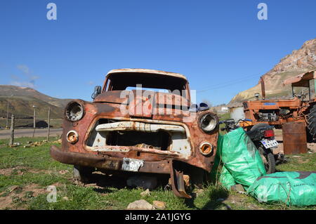 I vecchi veicoli immagini per vecchi e logori, car.Immagini per vecchi e logori, car.اThis car si trova nelle highlands intorno a Qazvin in Iran. Foto Stock