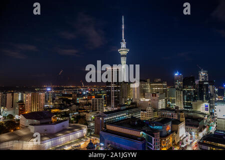 Auckland durante la notte lo skyline. Nuova Zelanda Foto Stock