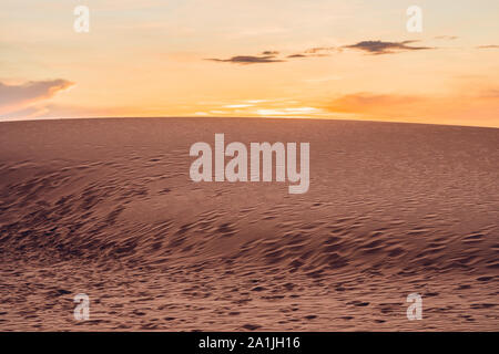 Il Deserto Rosso in Vietnam all'alba. Guarda come il deserto a freddo su Marte. Foto Stock