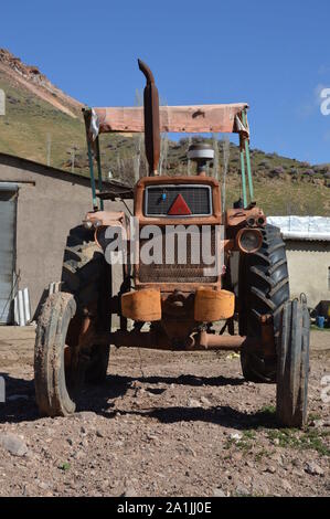 I vecchi veicoli immagini per vecchi e logori, car.Immagini per vecchi e logori, car.اThis car si trova nelle highlands intorno a Qazvin in Iran. Foto Stock