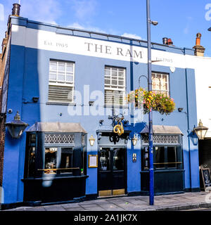 La Ram Public House, un tradizionale inglese o il pubblico britannico House serve bevande alcoliche, Kingston Londra Foto Stock