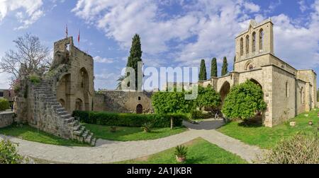 Monastero di rovina, Bellapais, distretto di Kyrenia, Repubblica Turca di Cipro del Nord di Cipro Foto Stock