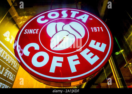 Bar Costa con logo Costa Coffee Foto Stock