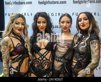 Londra REGNO UNITO 27 settembre 2019 il carburante ragazze restituito al London Tattoo Convention scena questo settembre 27-28-29th con una extra-nuove esplosive live show. Il carburante sensazionale ragazze hanno lavorato duro tutto l'anno per scatenare una migliore e più grande mostra che mai per il quindicesimo anniversario edizione del London Tattoo Convention.Paolo Quezada-Neiman/Alamy Live News Foto Stock