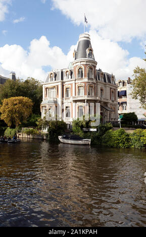 Villa della fine del XIX secolo tra Weteringschans e Singelgracht, di fronte al Rijksmuseum, Amsterdam Foto Stock