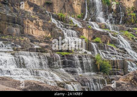 Incredibile cascata Pongour è famosa e più belli di cadere in Vietnam. Non lontano dalla città di Dalat stima 45 Km. Dalat, Vietnam Foto Stock