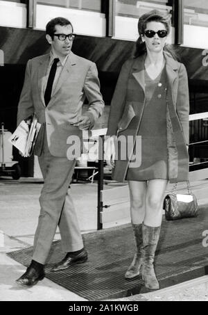 Roger Vadim, con la moglie Jane Fonda a Roma, Italia, Aprile 1967 Riferimento File # 33848-687THA Foto Stock