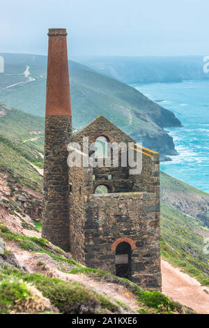 Motore Towanroath House, parte di Wheal Coates Miniera di stagno sul Cornish Coast vicino a St Agnes, Cornwall, Inghilterra. Regno Unito. Foto Stock