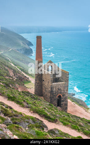 Motore Towanroath House, parte di Wheal Coates Miniera di stagno sul Cornish Coast vicino a St Agnes, Cornwall, Inghilterra. Regno Unito. Foto Stock