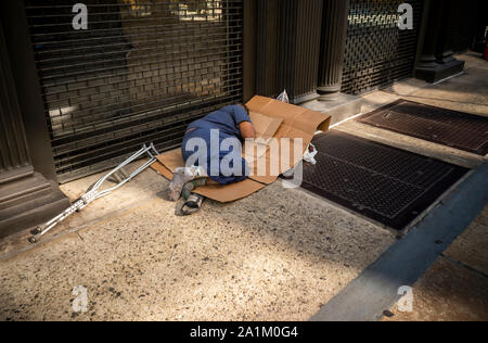 Senzatetto singoli posti letto in New York il Mercoledì, 25 settembre 2019. (© Richard B. Levine) Foto Stock