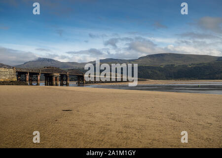 Ponte Ferroviario sul fiume Mawddach Estuary, Barmouth, Gwynedd, Galles Foto Stock