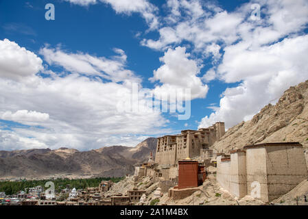 Vista sul vecchio posto vicino a Leh in Ladakh, India Foto Stock