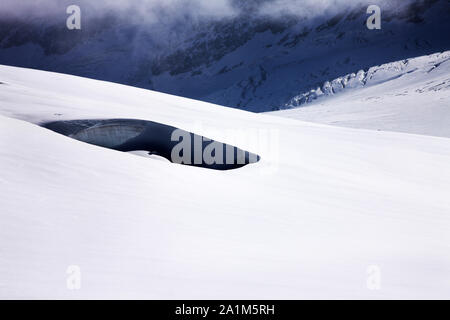 Crepaccio nel ghiacciaio svizzero - Aletschgletscher Vallese, Svizzera Foto Stock