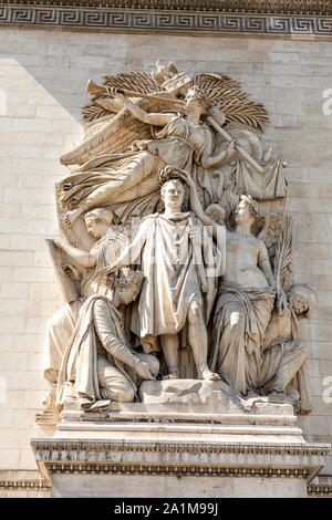 Arco di Trionfo, Parigi, Le Triomphe de 1810 da Jean-Pierre, Napoleone incoronato dalla dea della vittoria. Foto Stock