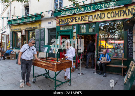 Shakespeare and Company book shop, Parigi, Francia. Foto Stock