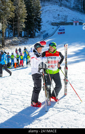 Bansko, Bulgaria - Dicembre, 12, 2015: Petar Popangelov aprendo la nuova Stagione sciistica 2015-2016 a Bansko, Bulgaria Foto Stock