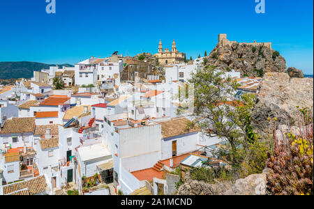 Vista pittoresca nella bellissima Olvera, provincia di Cadice, Andalusia, Spagna. Foto Stock