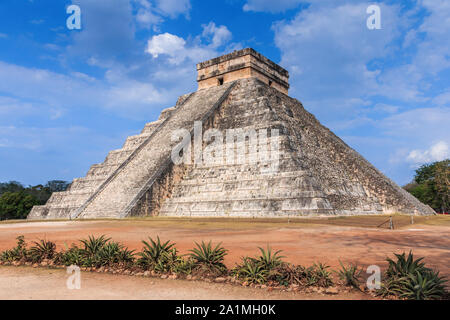 Chichen Itza, Messico. Tempio di Kukulcan, noto anche come El Castillo. Foto Stock