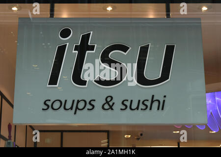 Londra, Regno Unito. 16 Luglio, 2019. Itsu shop e logo che si vede in corrispondenza di più di Londra il fiume nel centro di Londra. Credito: Petra Figuero SOPA/images/ZUMA filo/Alamy Live News Foto Stock