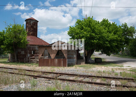 Il vecchio metallo gin di cotone e volontario dei vigili del fuoco la sede centrale nella città di Grand Saline in Van Zandt County nel nord-est il Texas Foto Stock