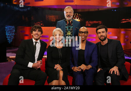 A ritrasmettere il correttore ortografico di nome SIMON REEVE corretta didascalia sotto Host Graham Norton con (seduti da sinistra a destra) Simon Reeve, Helen Mirren, RuPaul e Jack Whitehall durante le riprese per il Graham Norton Show alla BBC Studioworks 6 Centro Televisivo, Wood Lane, Londra, per essere messo in onda su BBC One il venerdì sera. Foto Stock