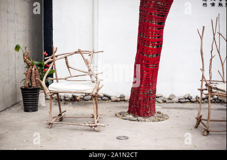 Albero decorato con palline rosse, l'albero come un anno nuovo Foto Stock