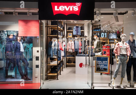 Abbigliamento americano brand Levi's store visto in Hong Kong shopping mall. Foto Stock