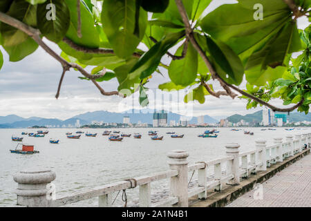 Barche da pesca in marina a Nha Trang Foto Stock