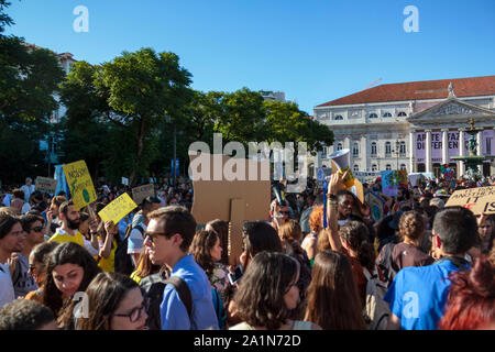 Lisbona, Portogallo - 27 Settembre 2019: Cambiamenti climatici marcia di protesta a Lisbona Foto Stock