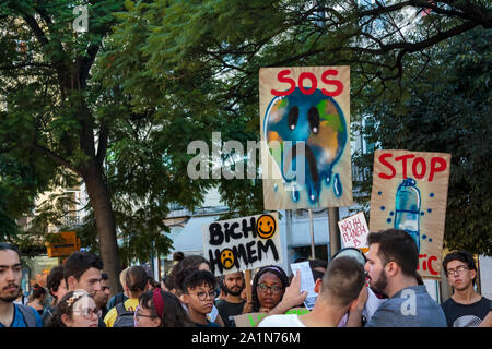 Lisbona, Portogallo - 27 Settembre 2019: Cambiamenti climatici marcia di protesta a Lisbona Foto Stock