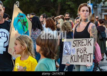 Lisbona, Portogallo - 27 Settembre 2019: Cambiamenti climatici marcia di protesta a Lisbona Foto Stock