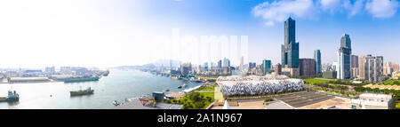 Vista aerea della città di Kaohsiung e porto. Taiwan. Foto Stock