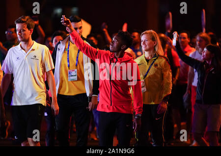 Doha in Qatar. Il 27 settembre, 2019. I rappresentanti di atleti di partecipare alla cerimonia di apertura 2019 IAAF mondiale di atletica a Doha, in Qatar, Sett. 27, 2019. Credito: Wang Jingqiang/Xinhua/Alamy Live News Foto Stock