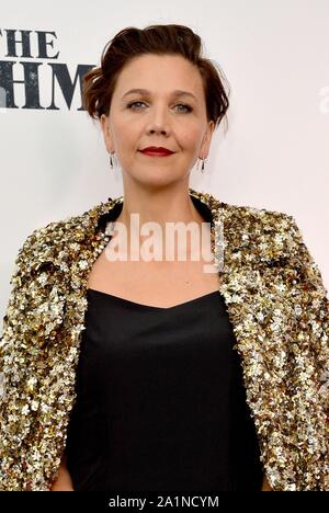 New York, NY, STATI UNITI D'AMERICA. Il 27 settembre, 2019. Maggie Gyllenhaal presso gli arrivi per l'Irlandese Premiere mondiale a 2019 New York Film Festival (NYFF), Alice Tully Hall presso il Lincoln Center di New York, NY Settembre 27, 2019. Credito: Kristin Callahan/Everett raccolta/Alamy Live News Foto Stock