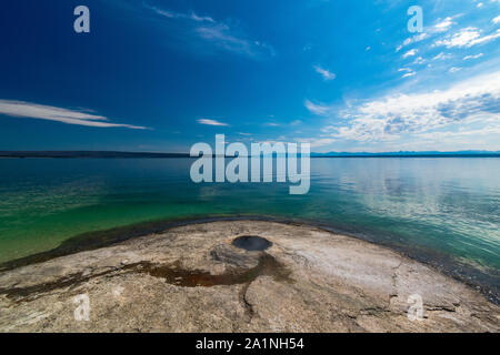 Gran Cono, West Thumb Geyser Basin, il Parco Nazionale di Yellowstone Foto Stock