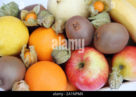 Frutti diversi su una piastra Foto Stock