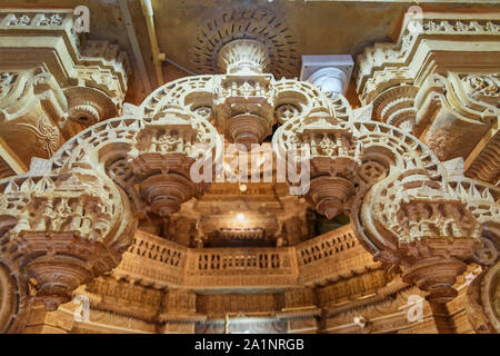 Jaisalmer, India - 16 Febbraio 2019: Bada Bagh cenotaphs antico complesso in Jaisalmer. Rajasthan Foto Stock