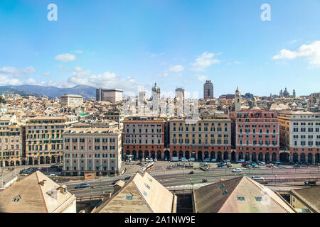 Vista panoramica di Genova Italia. Vista aerea dal Porto Antico Distretto. Foto Stock