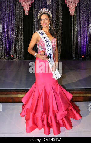 La sig.ra America 2019 pageant presso la Queen Mary a Long Beach, in California, il 24 agosto 2019 con: Joanna Hairabedian dove: Long Beach, California, Stati Uniti quando: 25 Ago 2019 Credit: Sheri Determan/WENN.com Foto Stock