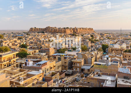 Vista della città di Jaisalmer e Fort. Il Rajasthan. India Foto Stock