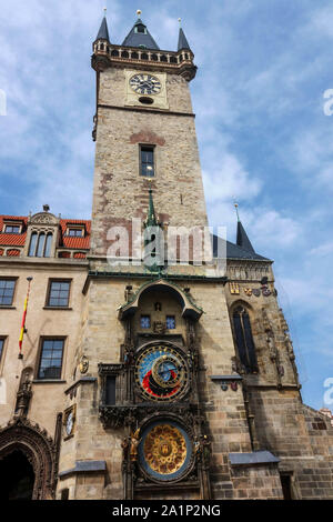 Prague Old Town Hall torre con orologio Astronomico nella piazza della Città Vecchia di Repubblica Ceca Foto Stock