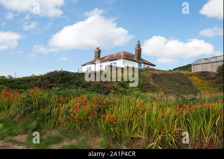 Bella e antica casa di campagna vicino a Fort Dunree sull'ora legale Foto Stock